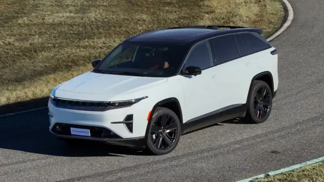  استلانتیس سیستم خودران سطح ۳ را در یک مدل جیپ واگونییر نمایش داد