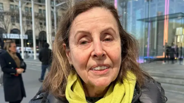 جولیا به بی‌بی‌سی گفت که انتظار دارد قیمت‌های  بسیاری از کالاها از مواد غذایی گرفته تا محصولات الکترونیکی افزایش یابد.